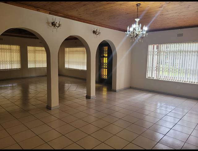 4 BEDROOM HOUSE TO LET IN SAFARI GARDENS